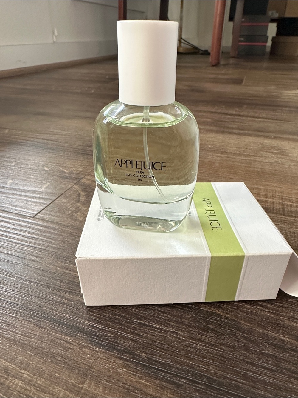 Zara AppleJuice Box — White & Light Green Packaging - Picture 2 of 2